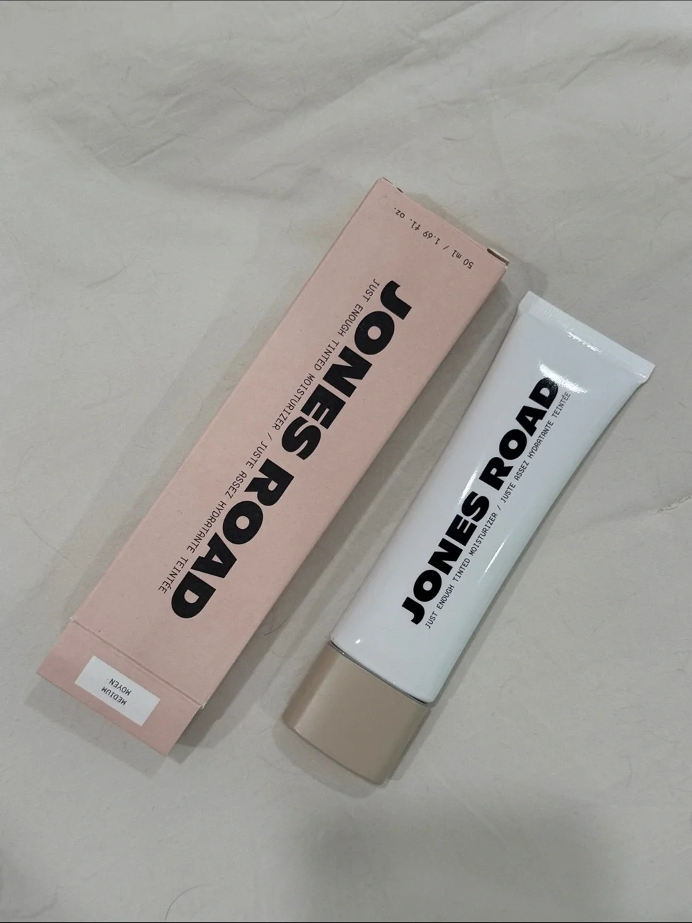 NIB JONES ROAD TINTED MOISTURIZER AND FOUNDATION MEDIUM